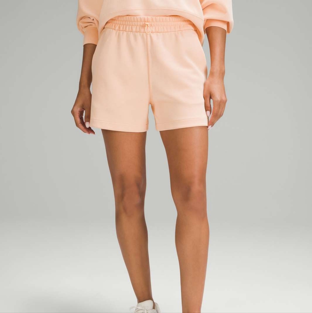 Lululemon Softstreme High-Rise Short 4" Peach Bellini Sz 6 Nwot